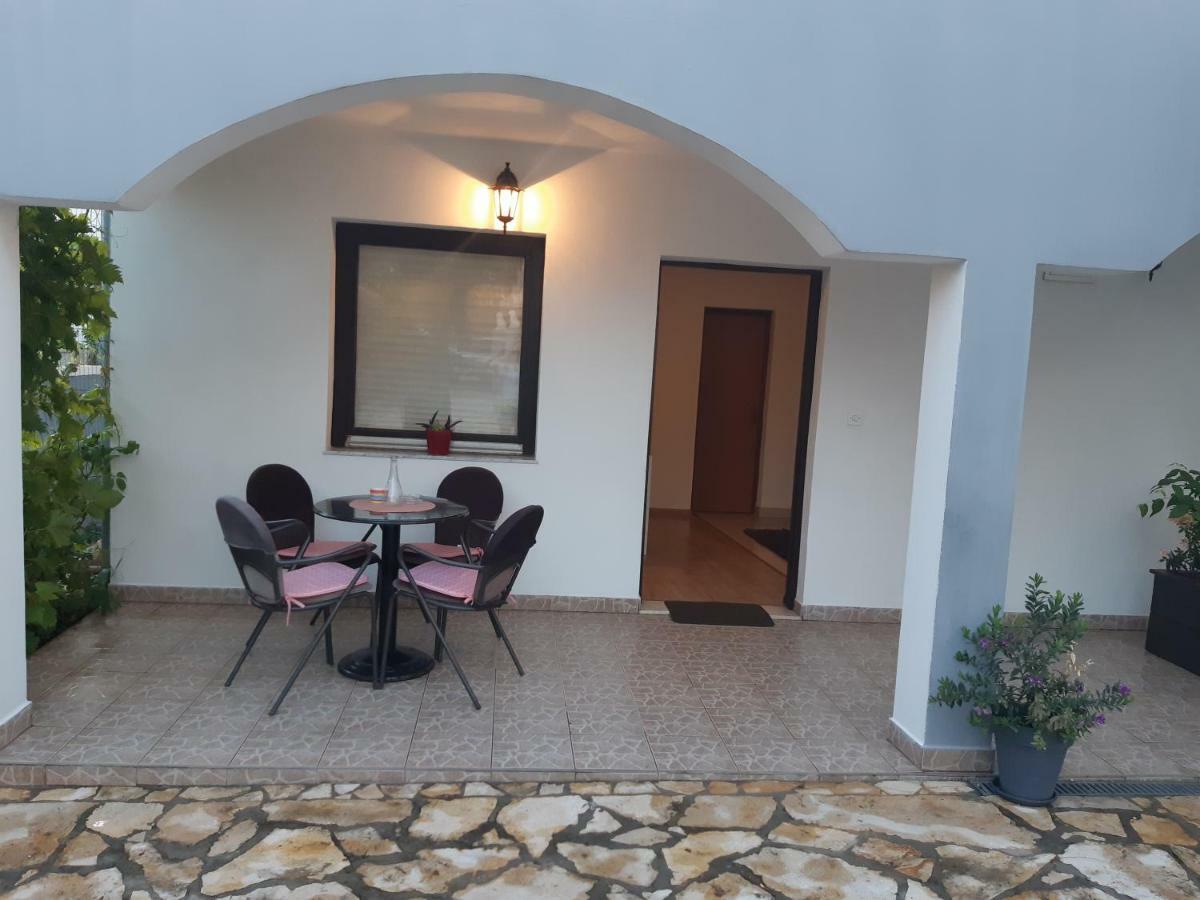 Apartments Lola Biograd Na Moru Ngoại thất bức ảnh